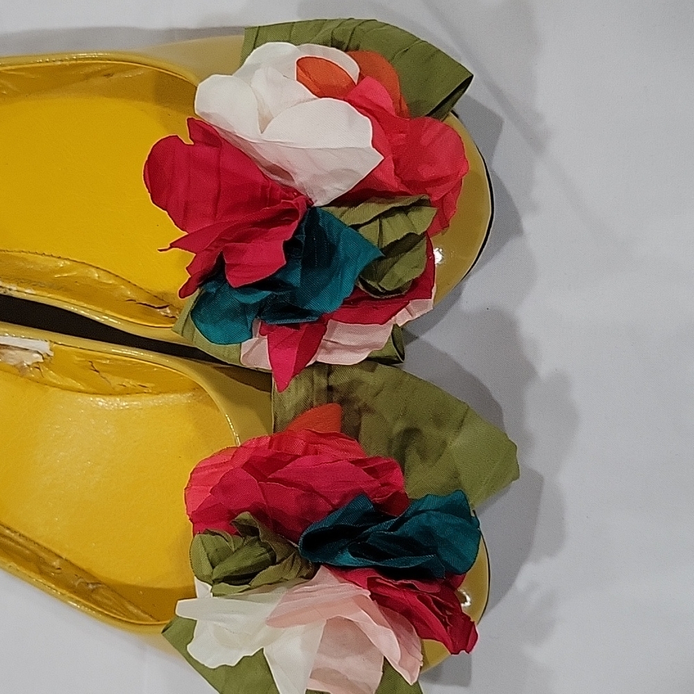 Shoes - Picture 2 of 4